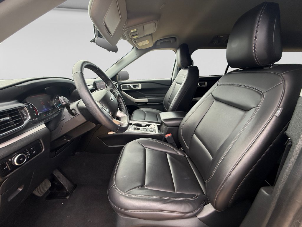 Used 2023 Ford Explorer XLT w/ Equipment Group 202A AWD/4WD image 21