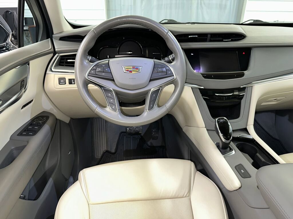 Used 2019 Cadillac XT5 Luxury image 2