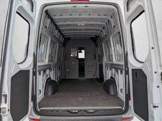 Used 2021 Mercedes-Benz Sprinter 2500 image 7