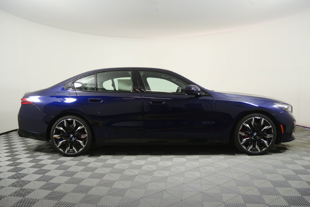 Used 2026 BMW 530i w/ Executive Package RWD image 6