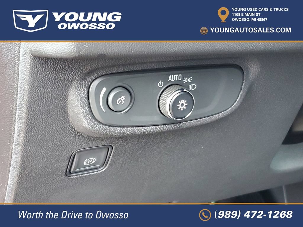 Used 2024 GMC Terrain SLE w/ Driver Convenience Package FWD image 11