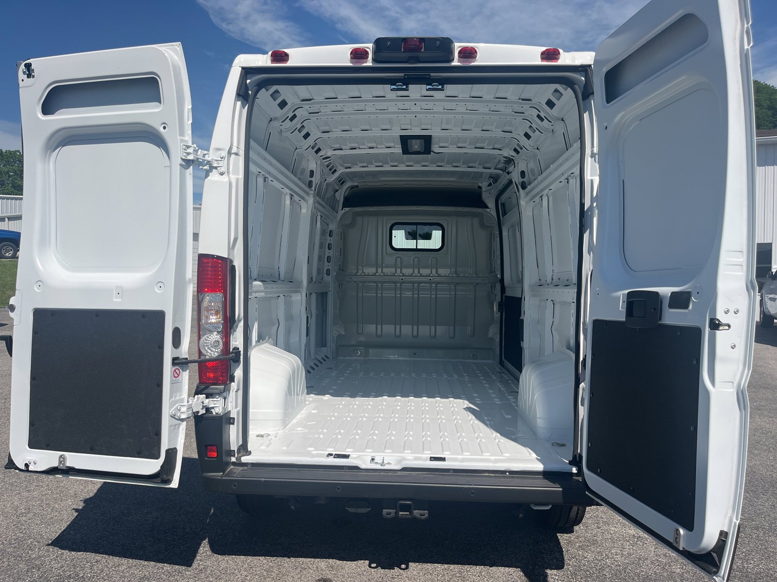 New 2026 RAM ProMaster 2500 w/ Convenience Group FWD image 31
