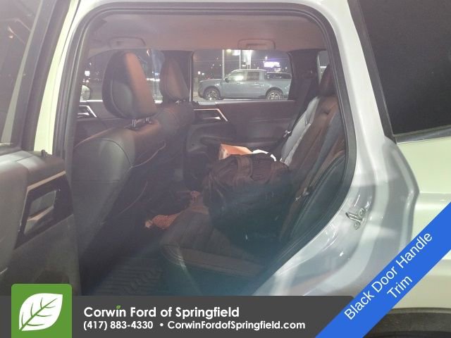 Used 2024 Mitsubishi Outlander SE image 13