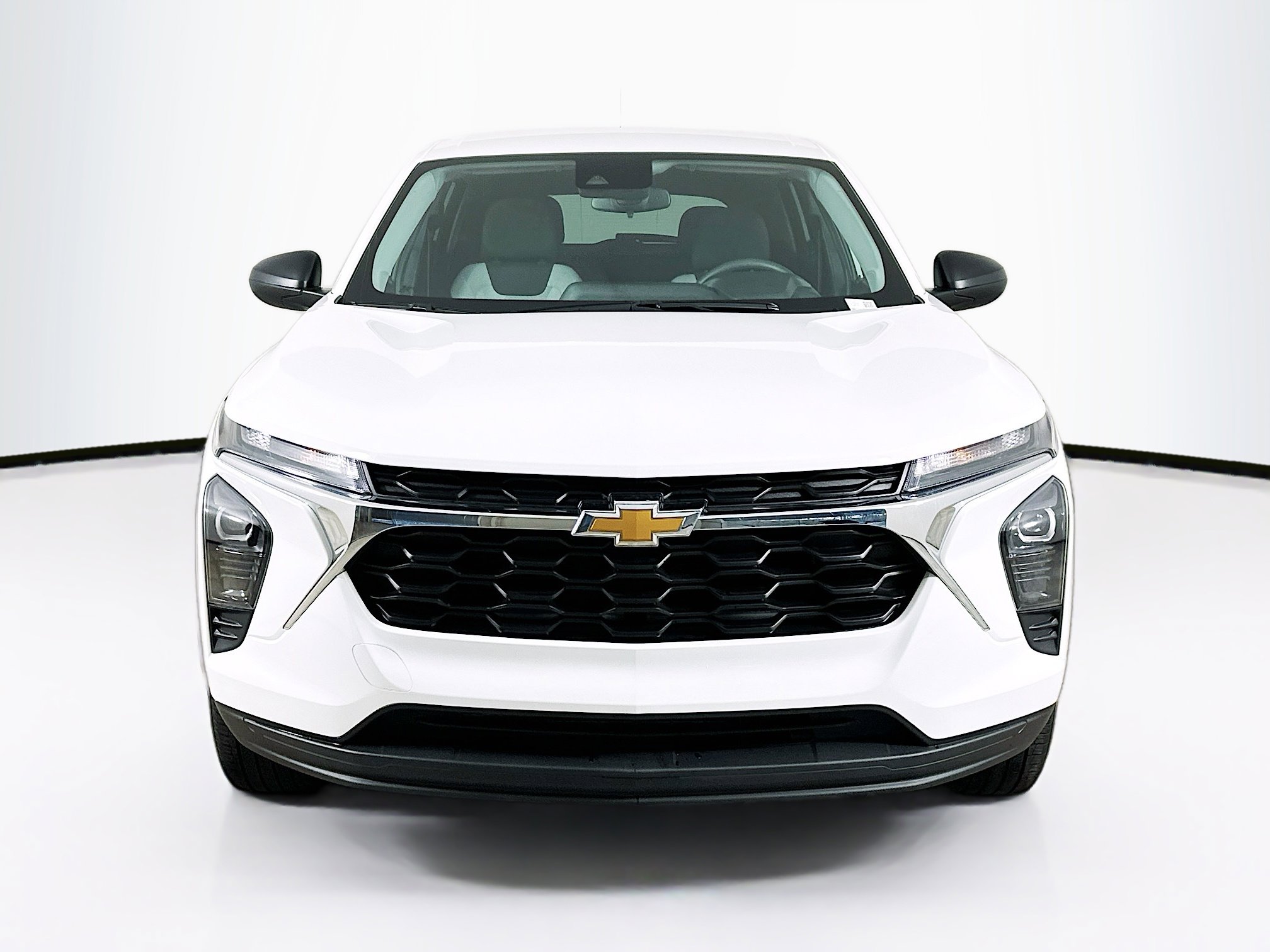 Used 2025 Chevrolet Trax LS image 2