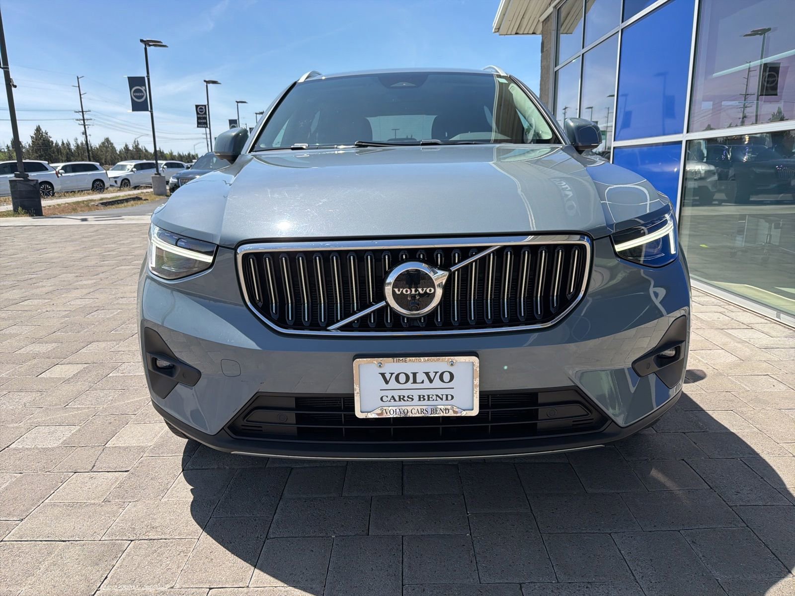 Used 2023 Volvo XC40 B5 Ultimate w/ Protection Package Premier AWD/4WD image 3