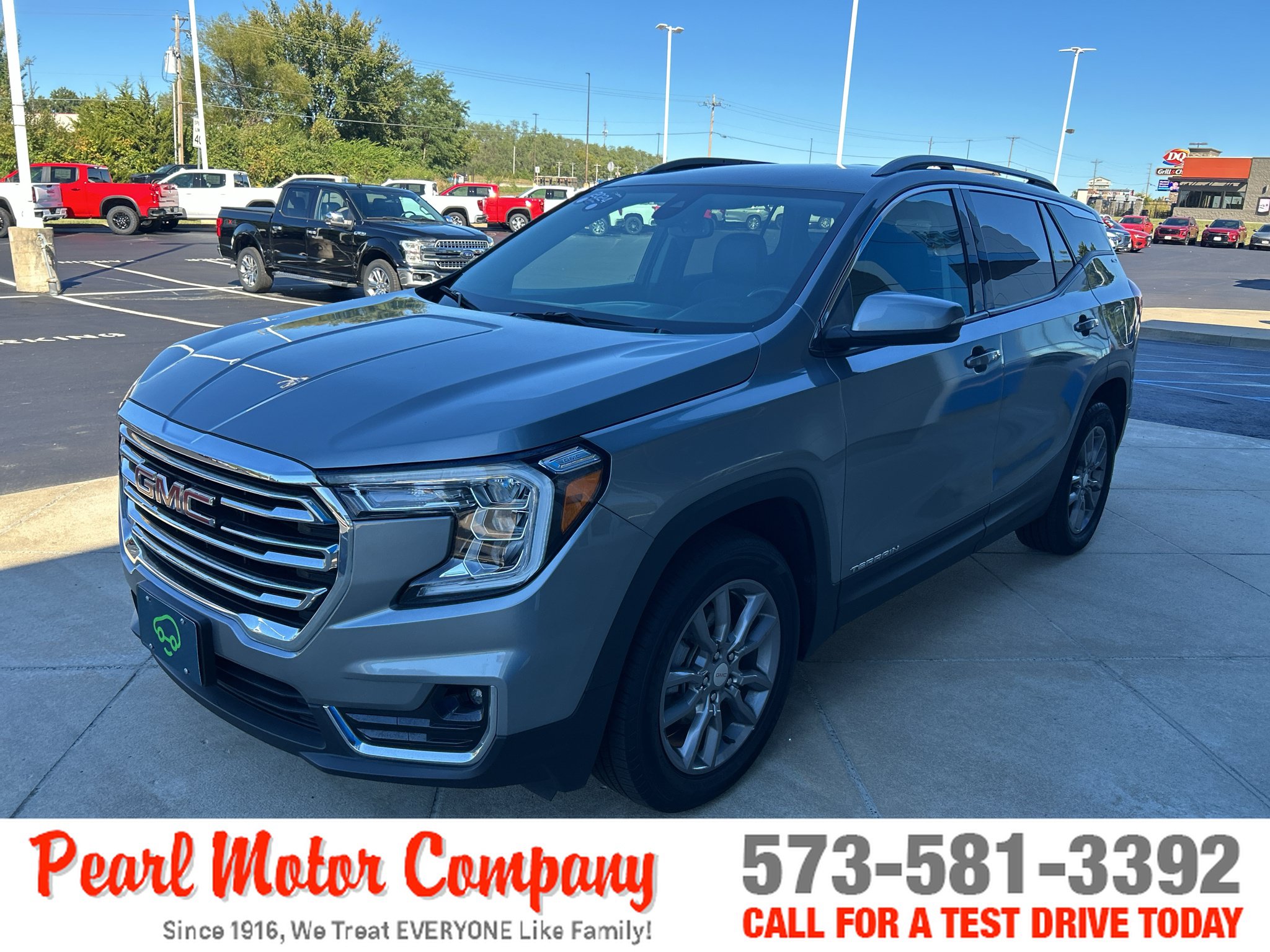 Used 2024 GMC Terrain SLT AWD/4WD image 7