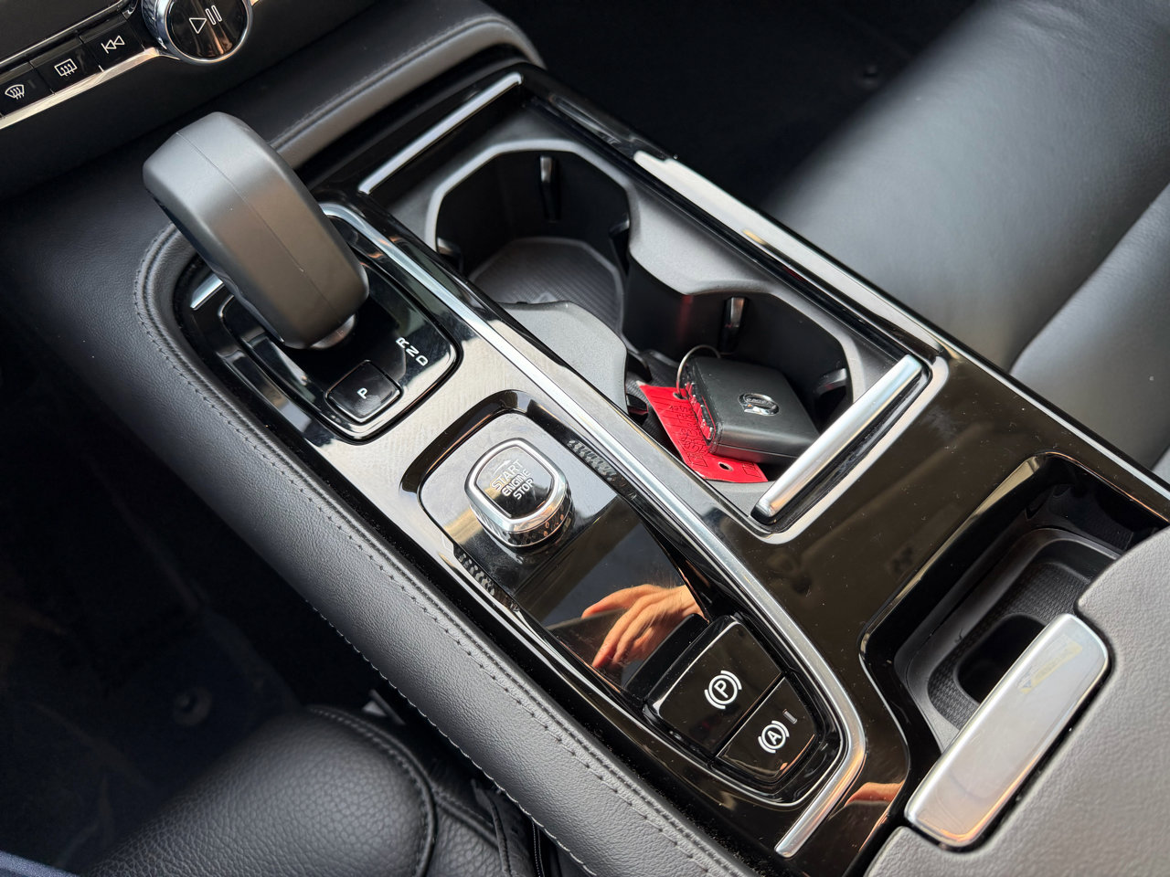 Used 2024 Volvo S60 T8 Plus w/ Climate Package image 14