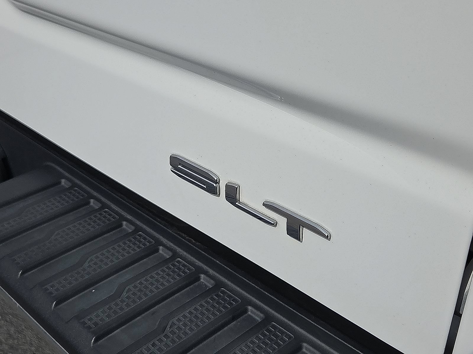 Used 2019 GMC Sierra 1500 SLT w/ SLT Premium Package AWD/4WD image 16
