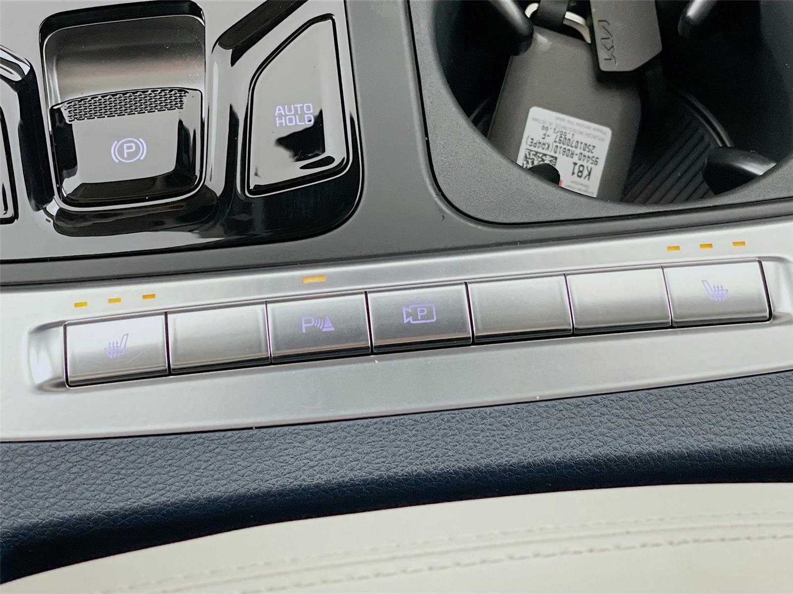 Used 2025 Kia Carnival EX image 23