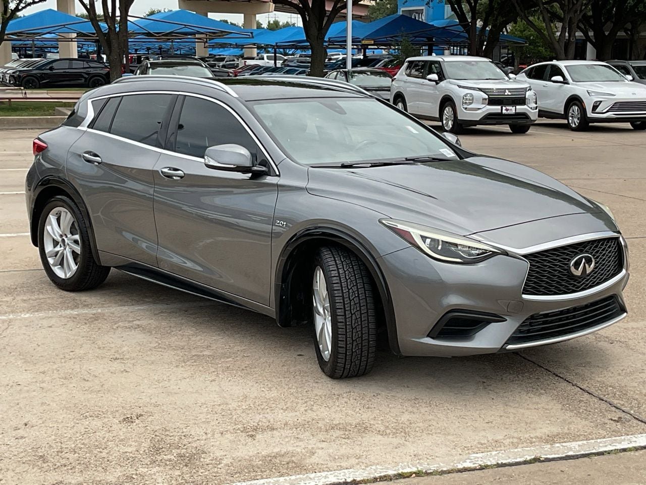 Used 2018 INFINITI QX30 image 4