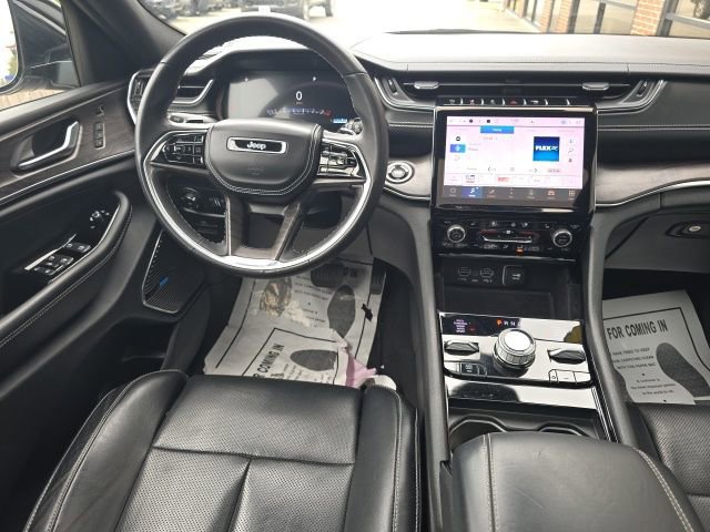 Used 2022 Jeep Grand Cherokee Overland w/ Luxury Tech Group IV AWD/4WD image 15