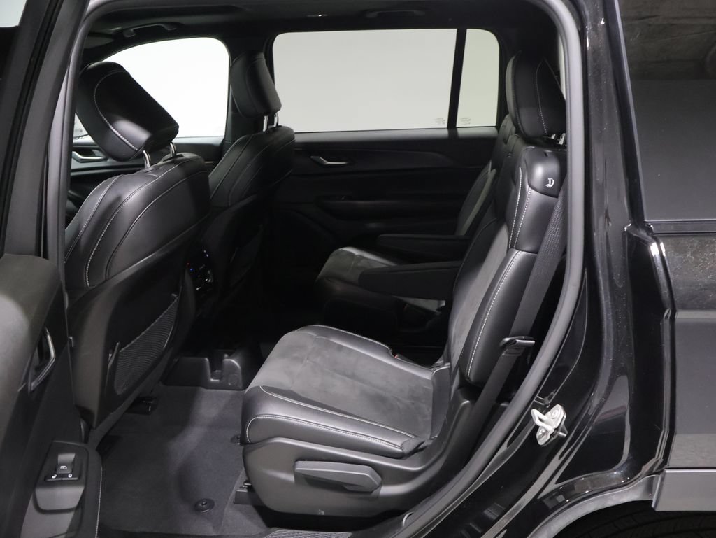 Used 2024 Jeep Grand Cherokee L Altitude AWD/4WD image 18