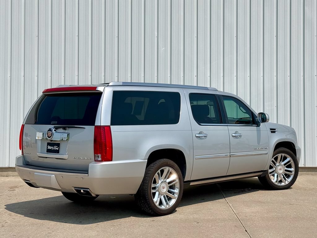 Used 2013 Cadillac Escalade ESV Platinum AWD/4WD image 6