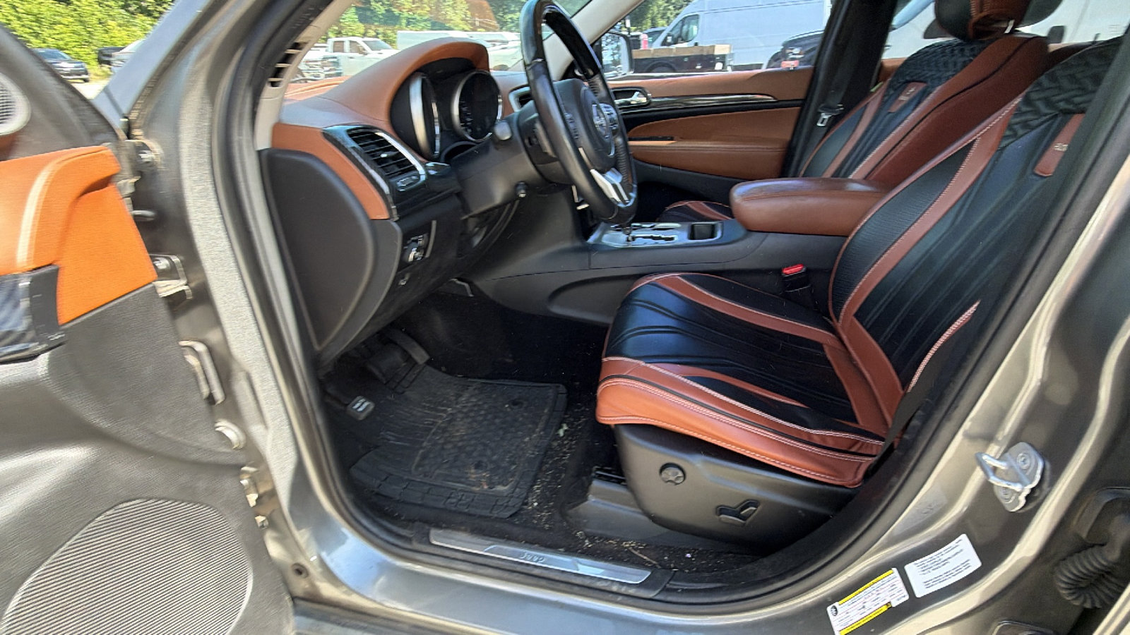 Used 2012 Jeep Grand Cherokee Overland Summit RWD image 17