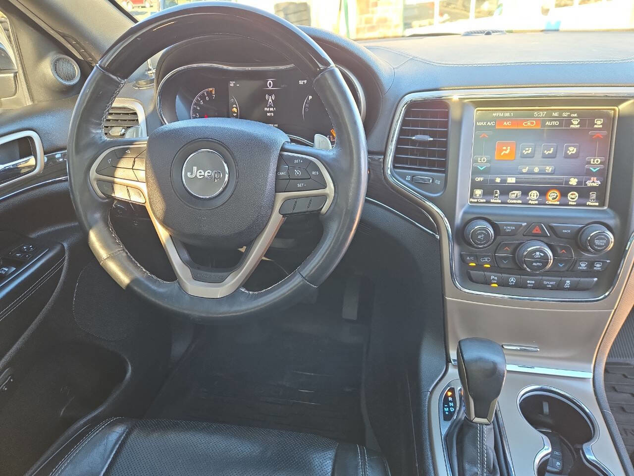 Used 2017 Jeep Grand Cherokee Overland AWD/4WD image 31