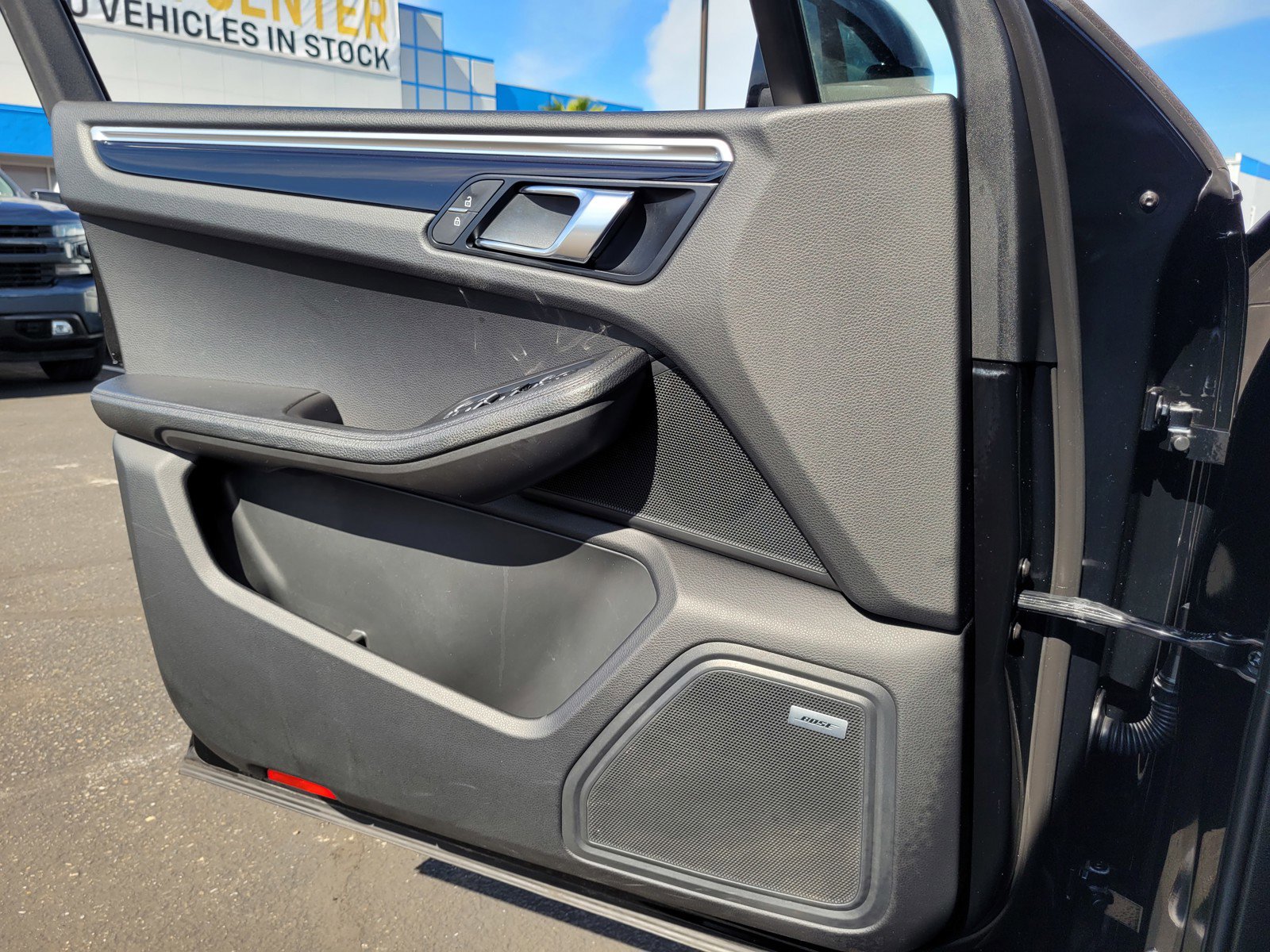 Used 2020 Porsche Macan w/ Premium Package image 25