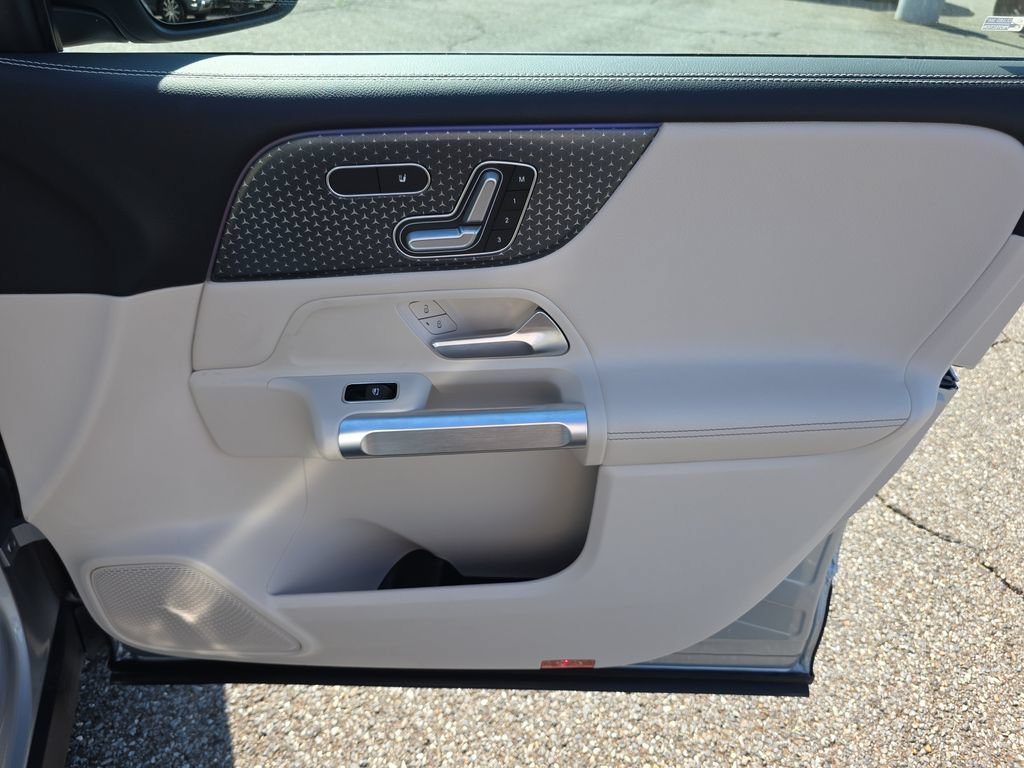Used 2026 Mercedes-Benz GLB 250 4MATIC image 11