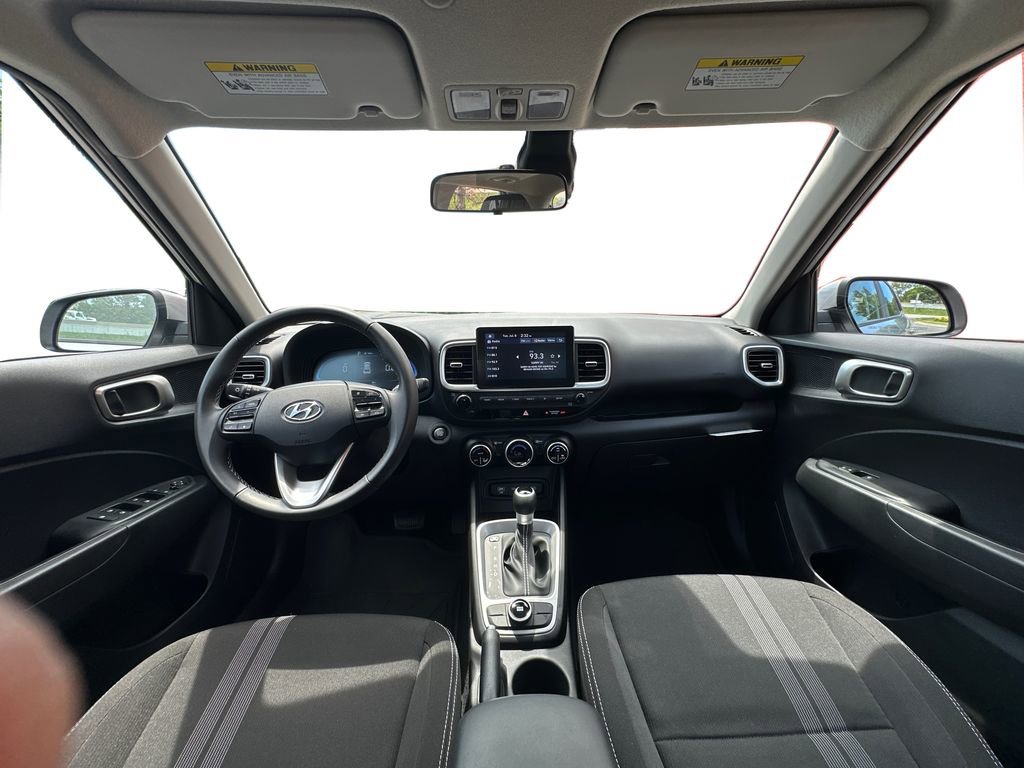Used 2025 Hyundai Venue SEL image 19