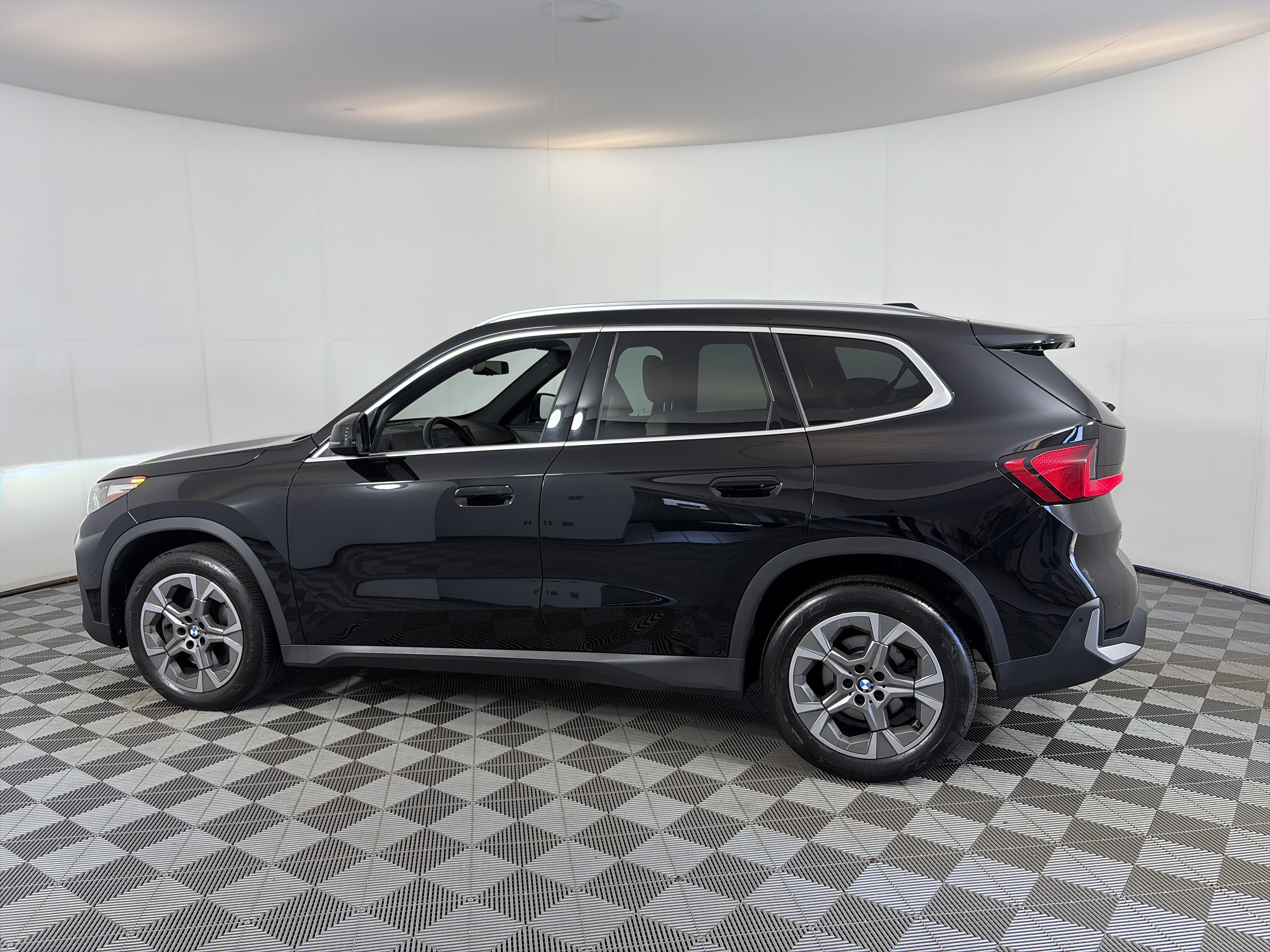 Used 2023 BMW X1 xDrive28i AWD/4WD image 8