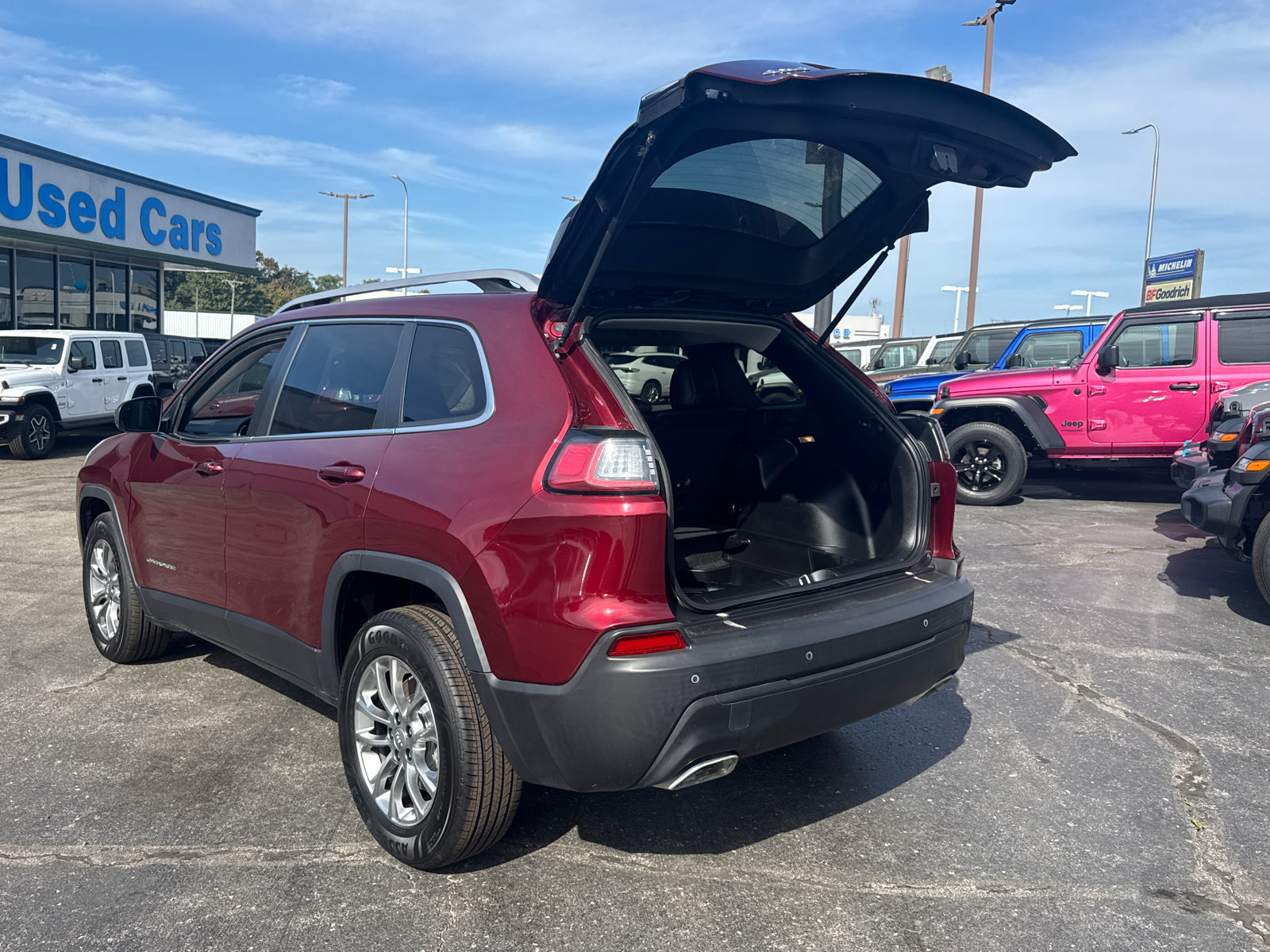 Used 2021 Jeep Cherokee Latitude Lux AWD/4WD image 17