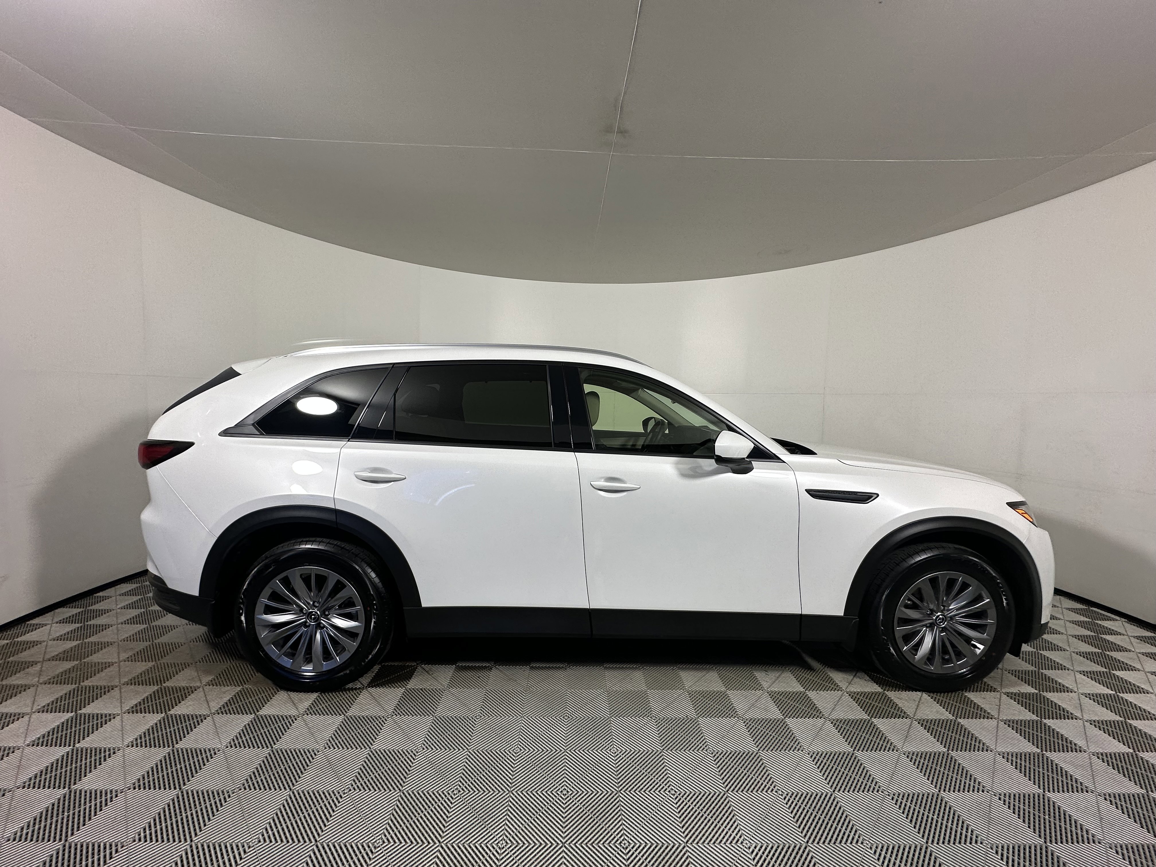 Used 2024 MAZDA CX-90 3.3 Turbo w/ Preferred Plus image 8