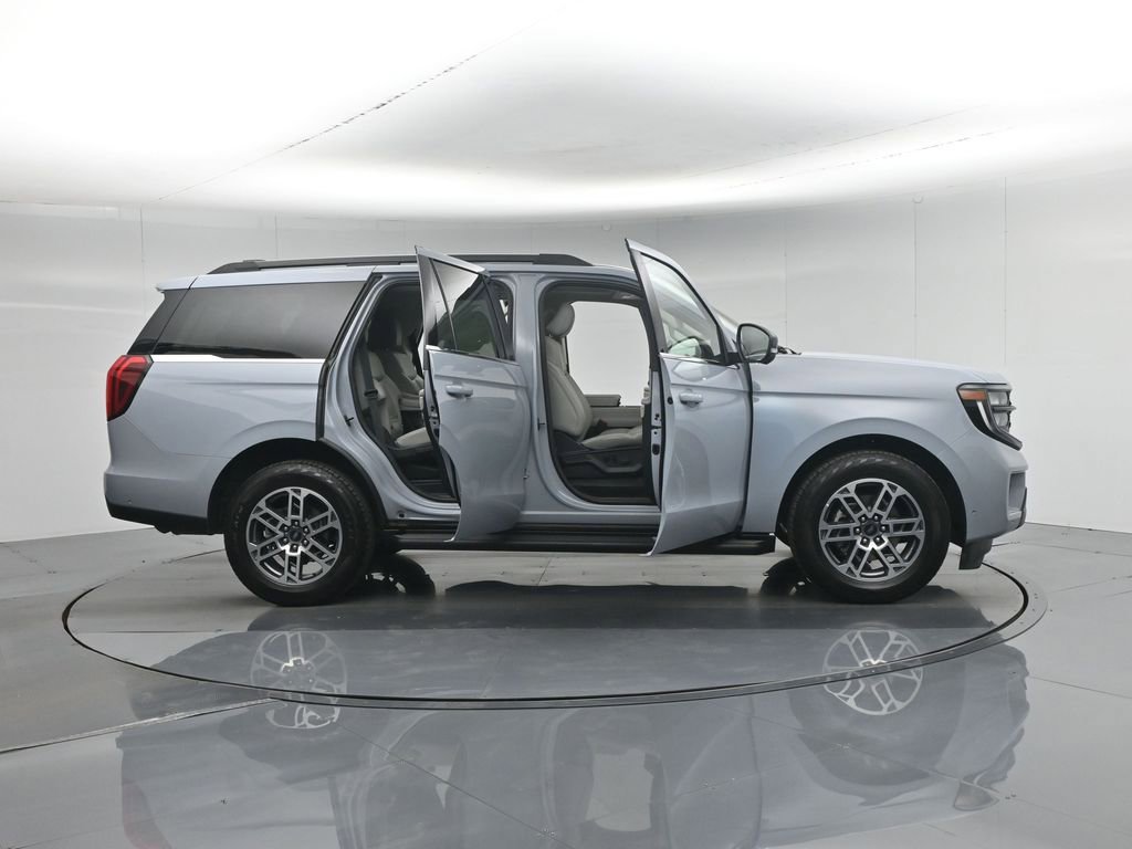 Used 2025 Ford Expedition Active image 40