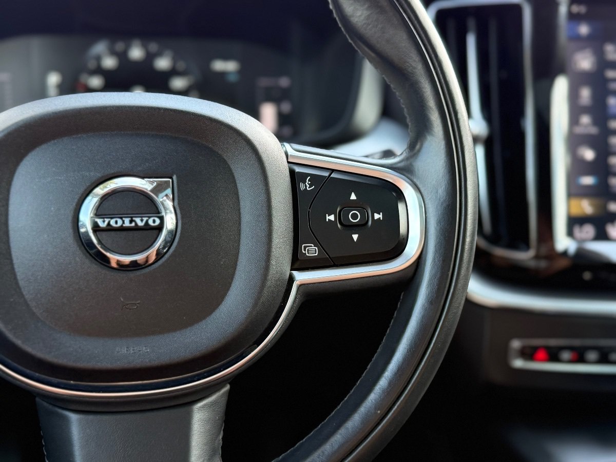 Used 2019 Volvo XC60 T5 Momentum w/ Premium Package AWD/4WD image 28