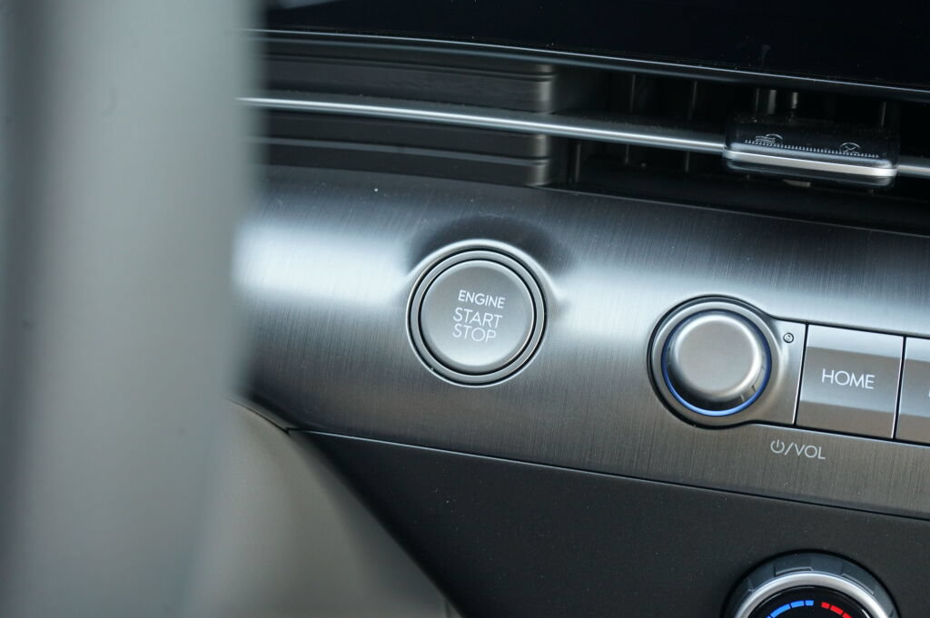 Certified 2025 Hyundai Kona SE FWD image 25