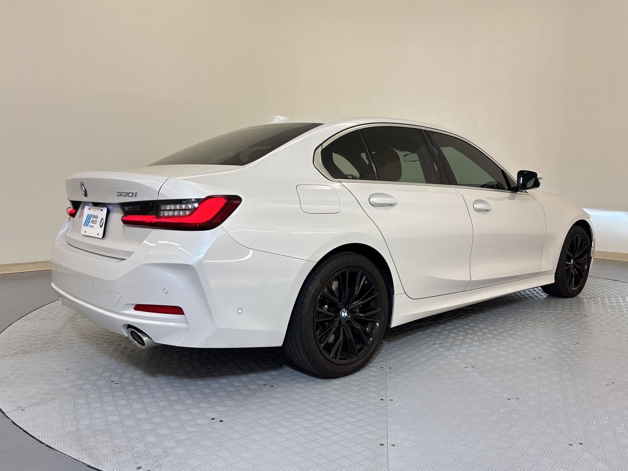 Certified 2024 BMW 330i Sedan w/ Convenience Package image 8