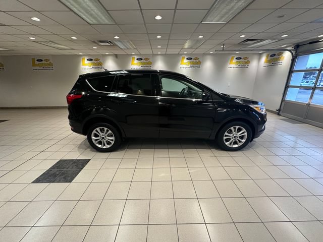 Used 2019 Ford Escape SE FWD image 3