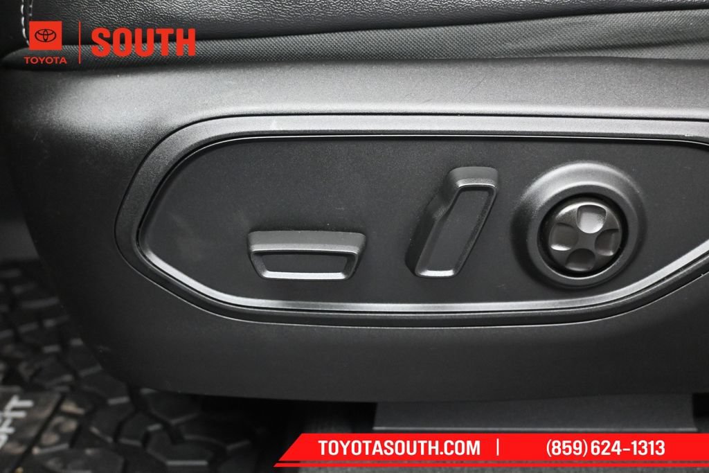 Used 2023 Jeep Grand Cherokee Limited AWD/4WD image 21
