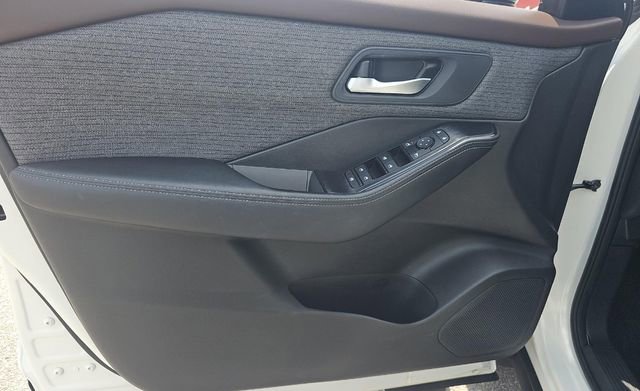 Used 2023 Nissan Rogue SV FWD image 19