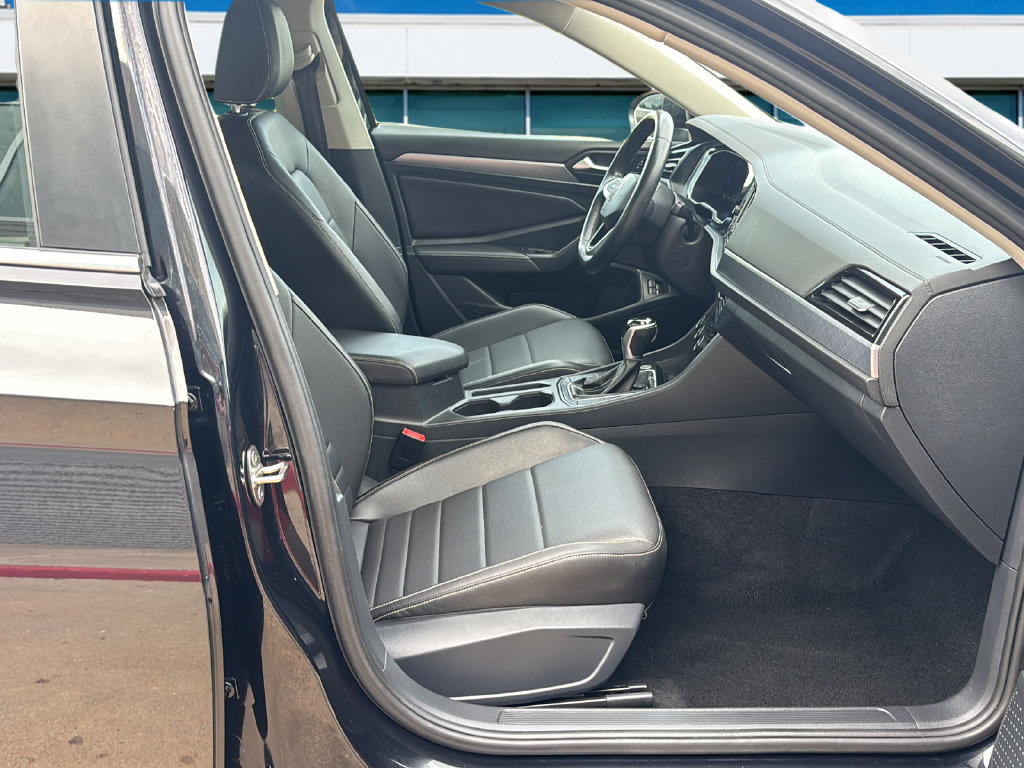 Used 2024 Volkswagen Jetta SE FWD image 16