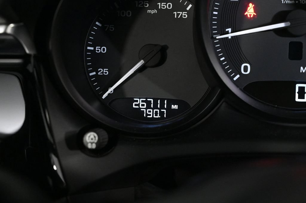 Certified 2023 Porsche Macan AWD/4WD image 14