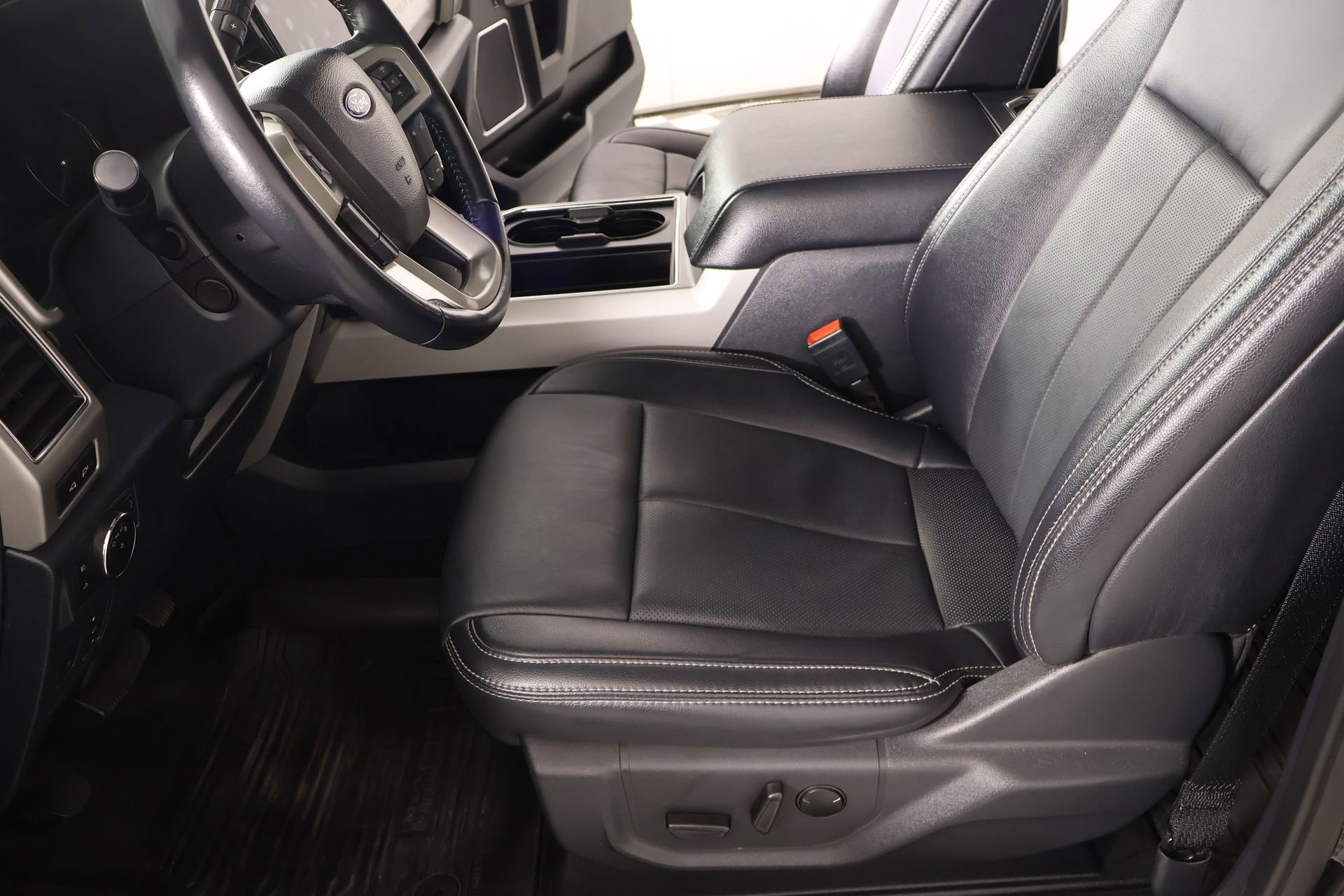 Used 2022 Ford F250 Lariat w/ Black Appearance Package image 12