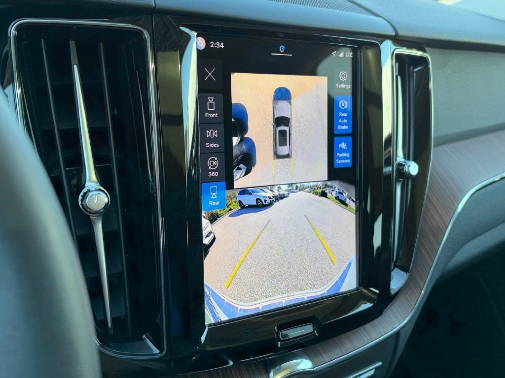 Certified 2024 Volvo XC60 B5 Plus w/ Protection Package Premier AWD/4WD image 20