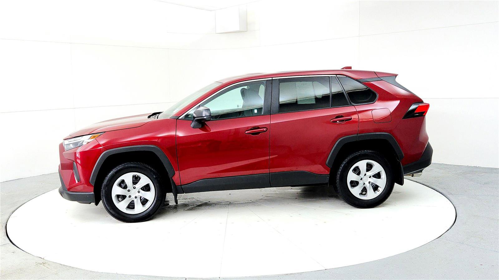 Certified 2023 Toyota RAV4 LE AWD/4WD image 3