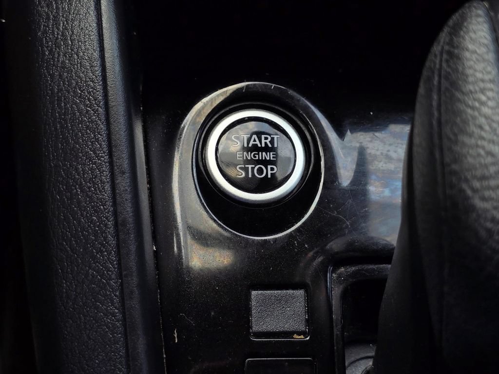 Used 2021 Nissan Versa S FWD image 23