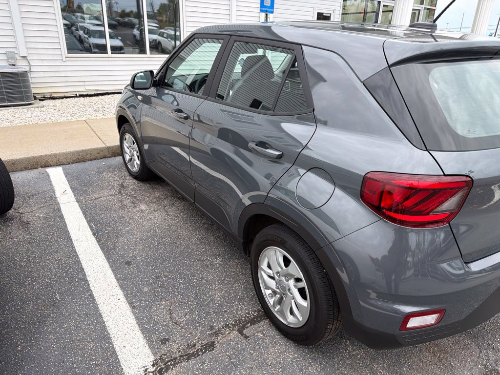 Used 2026 Hyundai Venue SE FWD image 3