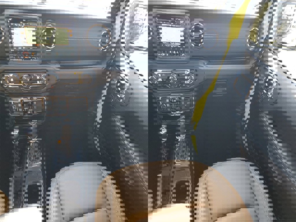 Used 2022 Jeep Wrangler Unlimited Sahara image 28