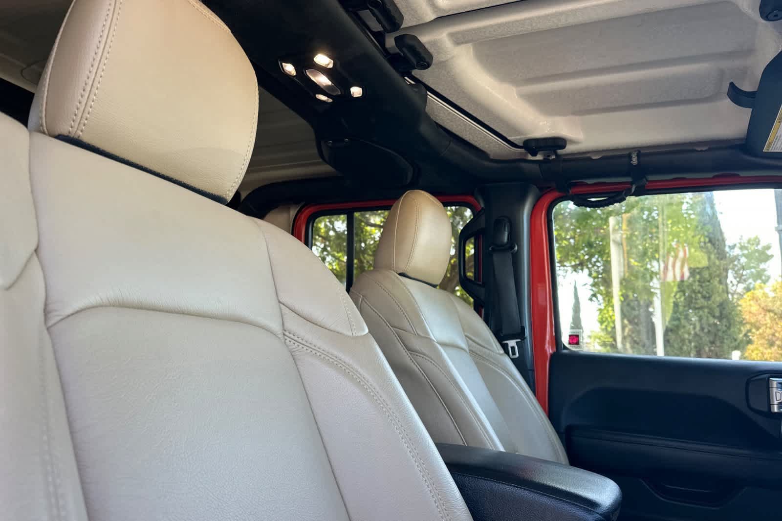 Used 2020 Jeep Gladiator Overland AWD/4WD image 17