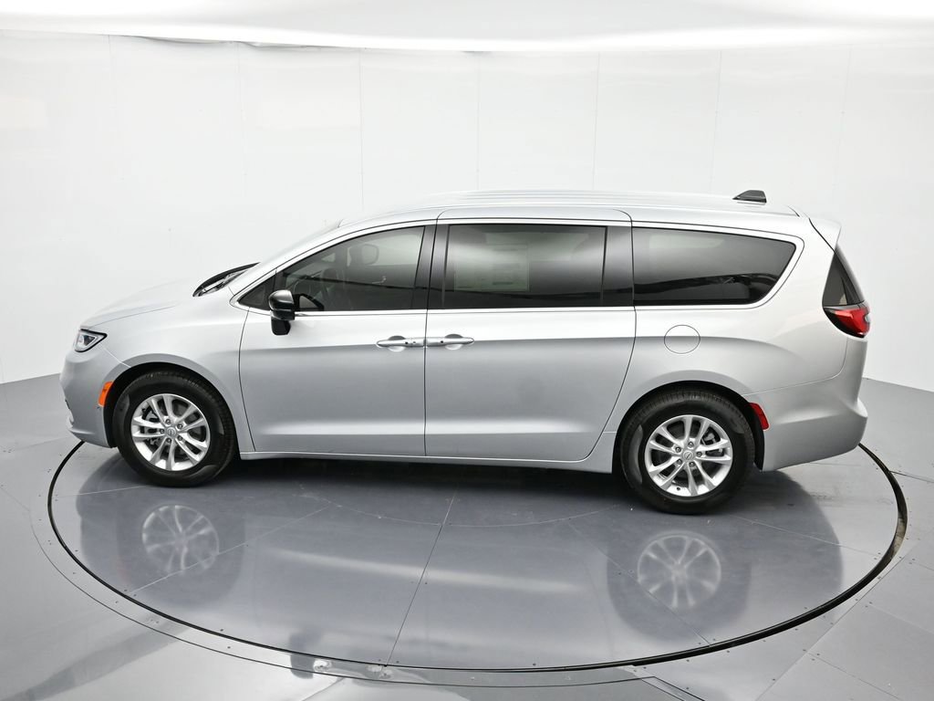 New 2026 Chrysler Pacifica Select image 33