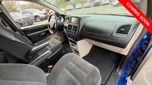 Used 2018 Dodge Grand Caravan SE w/ UConnect Hands-Free Group image 19