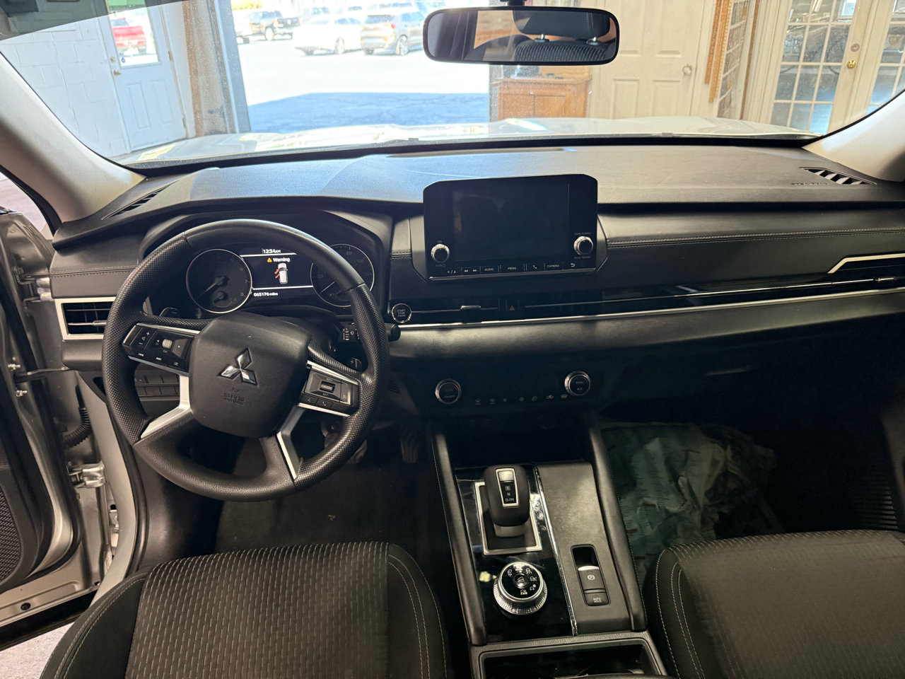 Used 2022 Mitsubishi Outlander ES image 13