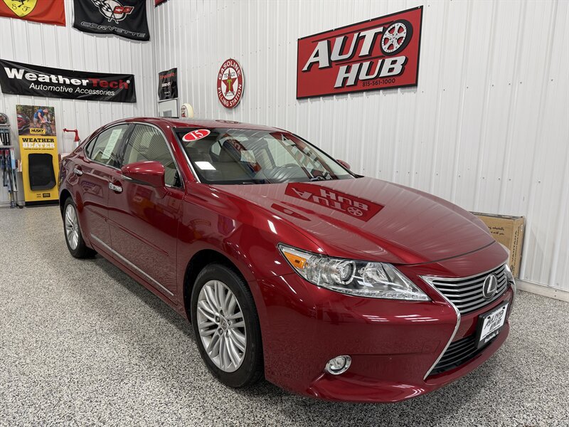 Used 2015 Lexus ES 350 w/ Luxury Package FWD image 4