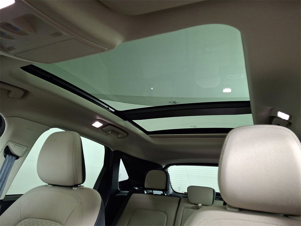 Used 2020 Ford Escape SE image 16