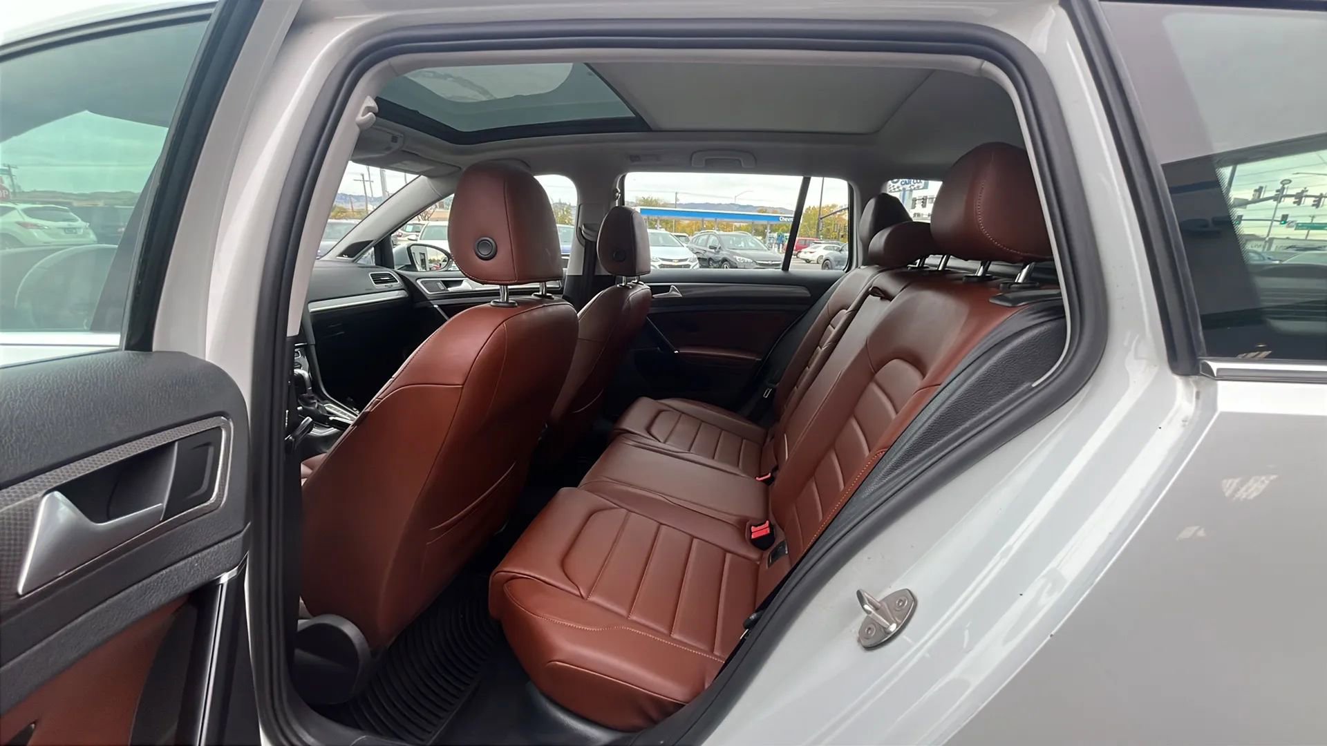 Used 2018 Volkswagen Golf Alltrack SEL image 17