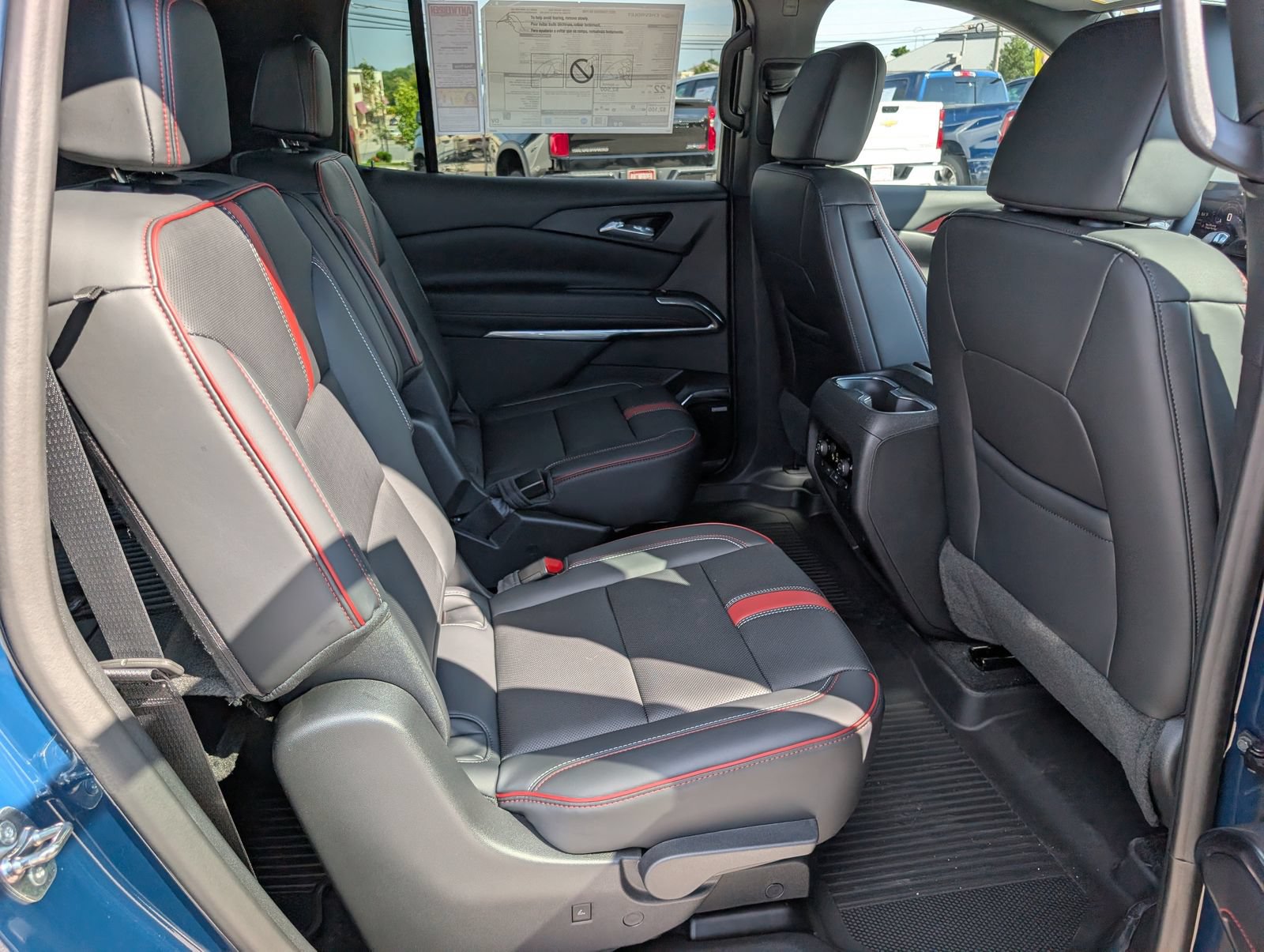 New 2027 Chevrolet Traverse RS w/ LPO, Floor Liner Package FWD image 9