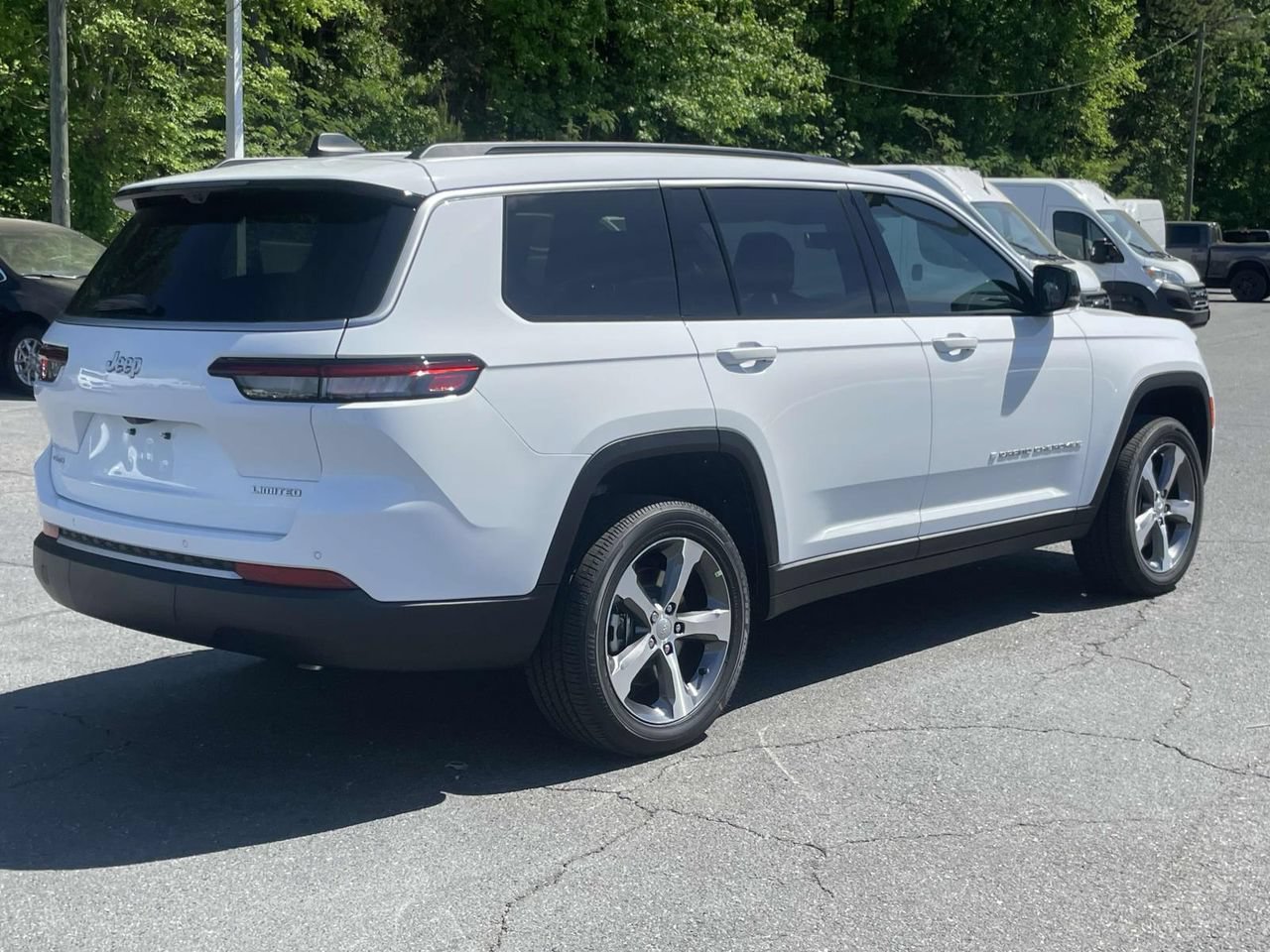 New 2026 Jeep Grand Cherokee L Limited w/ Luxury Tech Group II AWD/4WD image 8