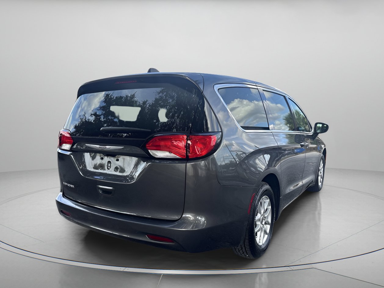 Used 2021 Chrysler Voyager LX image 3